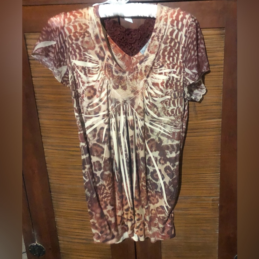 Comfortable and lightweight. Goes with casual or dressy.